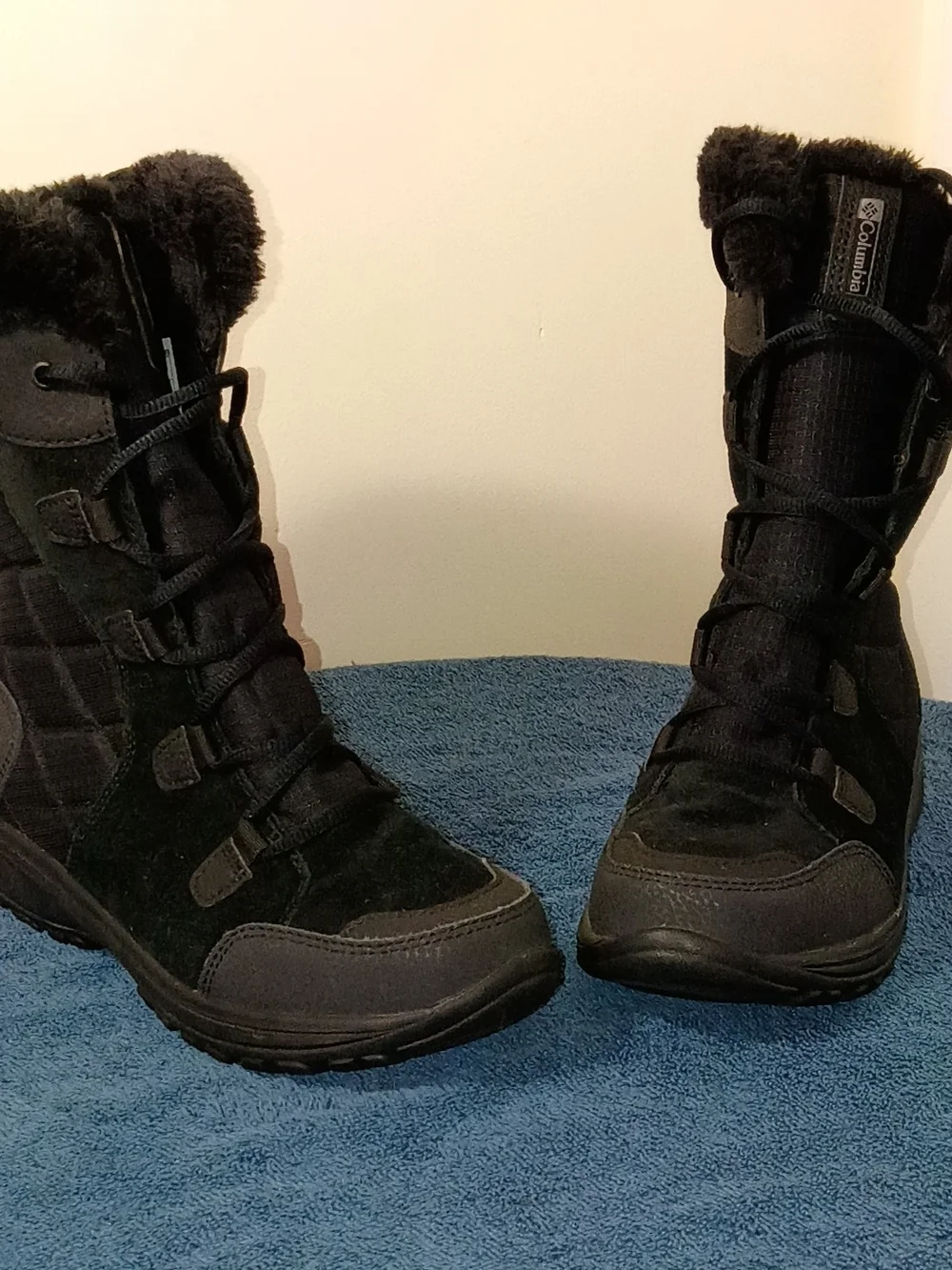 Columbia Women's Black Winter Lace-Up Boots